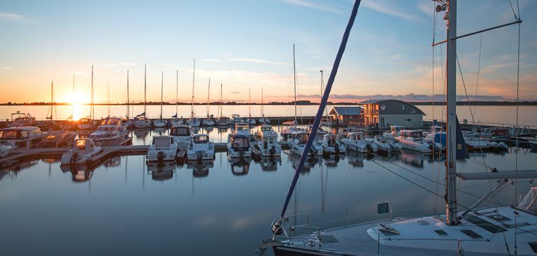 Der Yachthafen Wiek