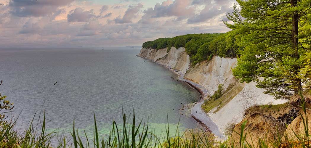 Blick auf die Kreidefelsen. Rügen ist jeden Besuch wert.