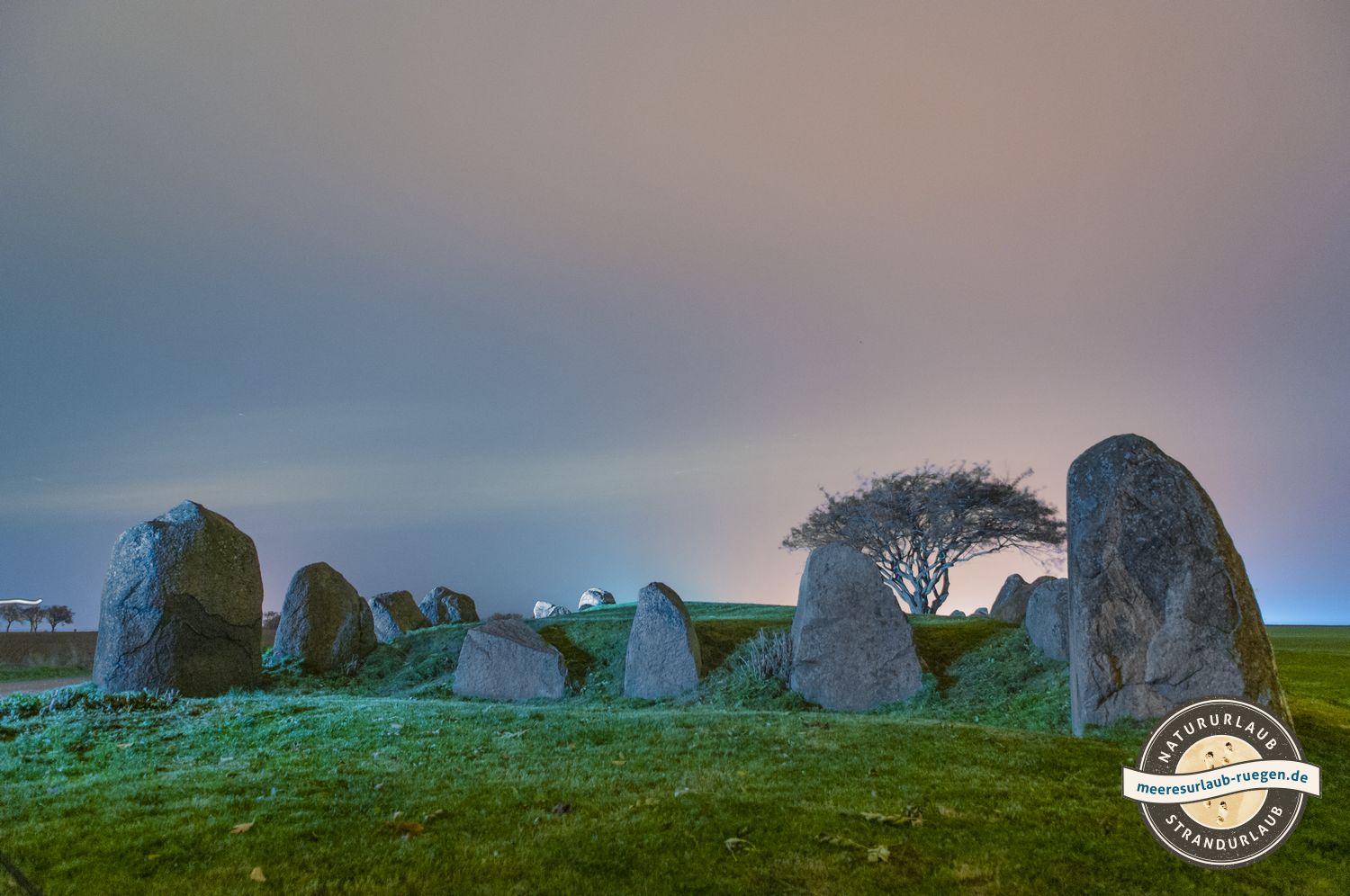 Zeugt von der steinzeitlichen Vergangenheit der Insel Rügen, das Großsteingrab in Nobbin